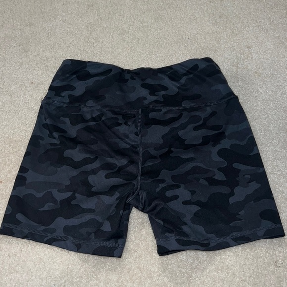 Black Camo shorts - Picture 2 of 2